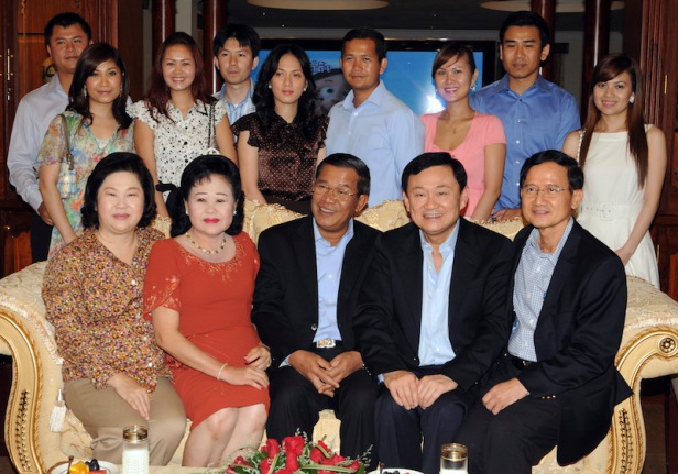 Ousted Thai Prime Minister Thaksin, former Thai Prime Minister Somchai and Cambodian Prime Minister Hun Sen pose with Hun Sen's extended family during their meeting at the latter's house in Phnom Penh